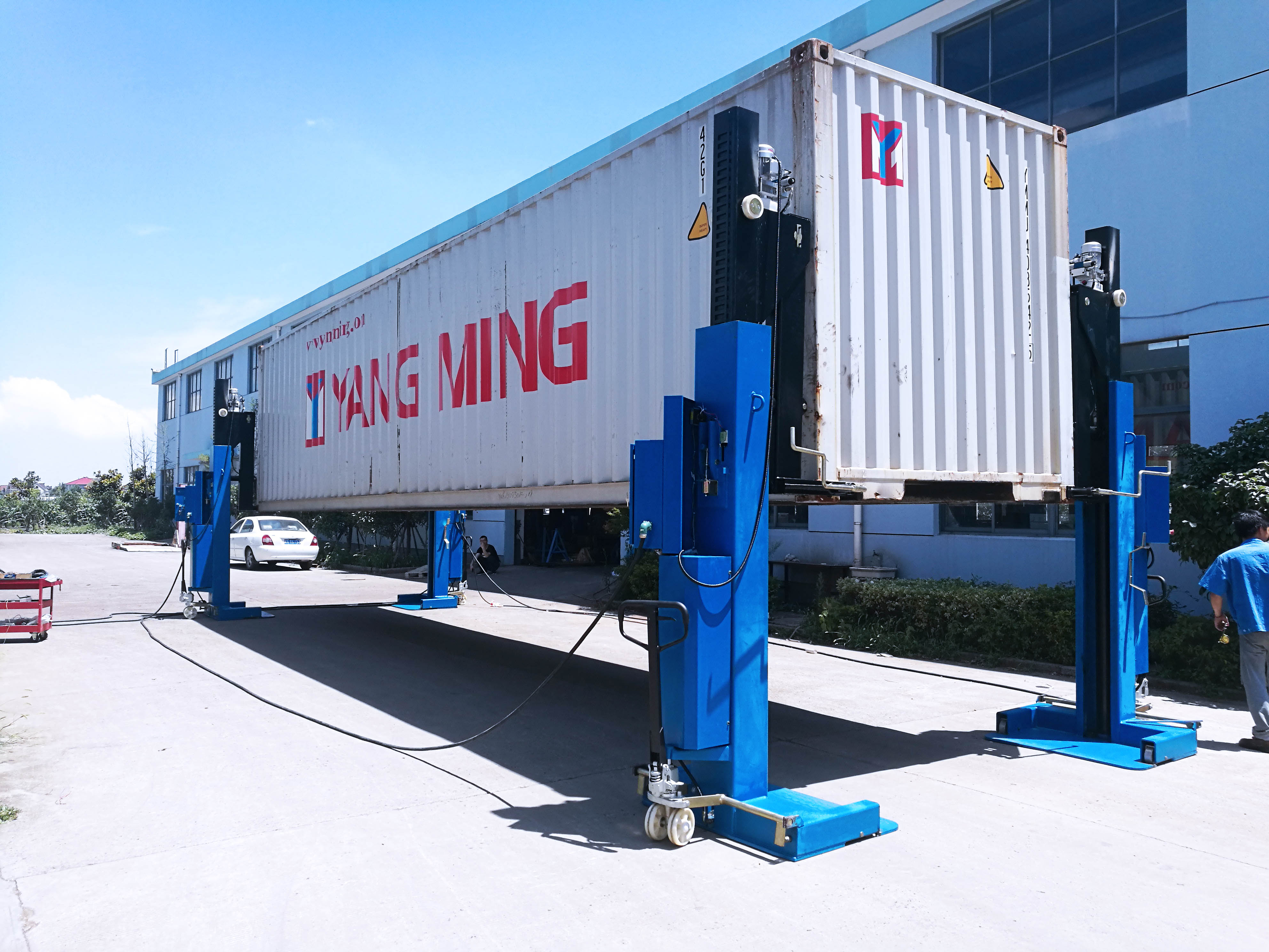 Central's Commitment to Excellence Showcased in Container Hydraulic Lifting System