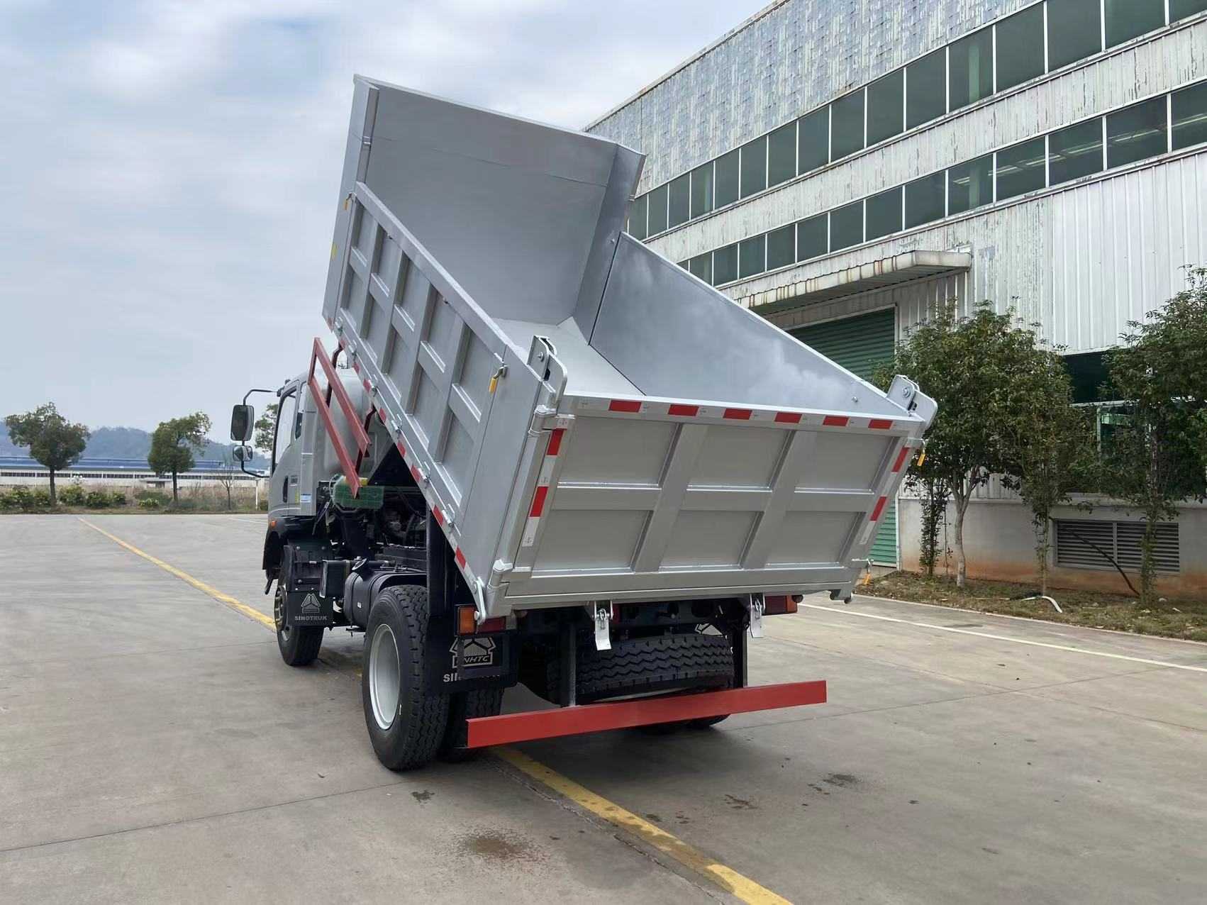 Dump truck telescopic hydraulic cylinder