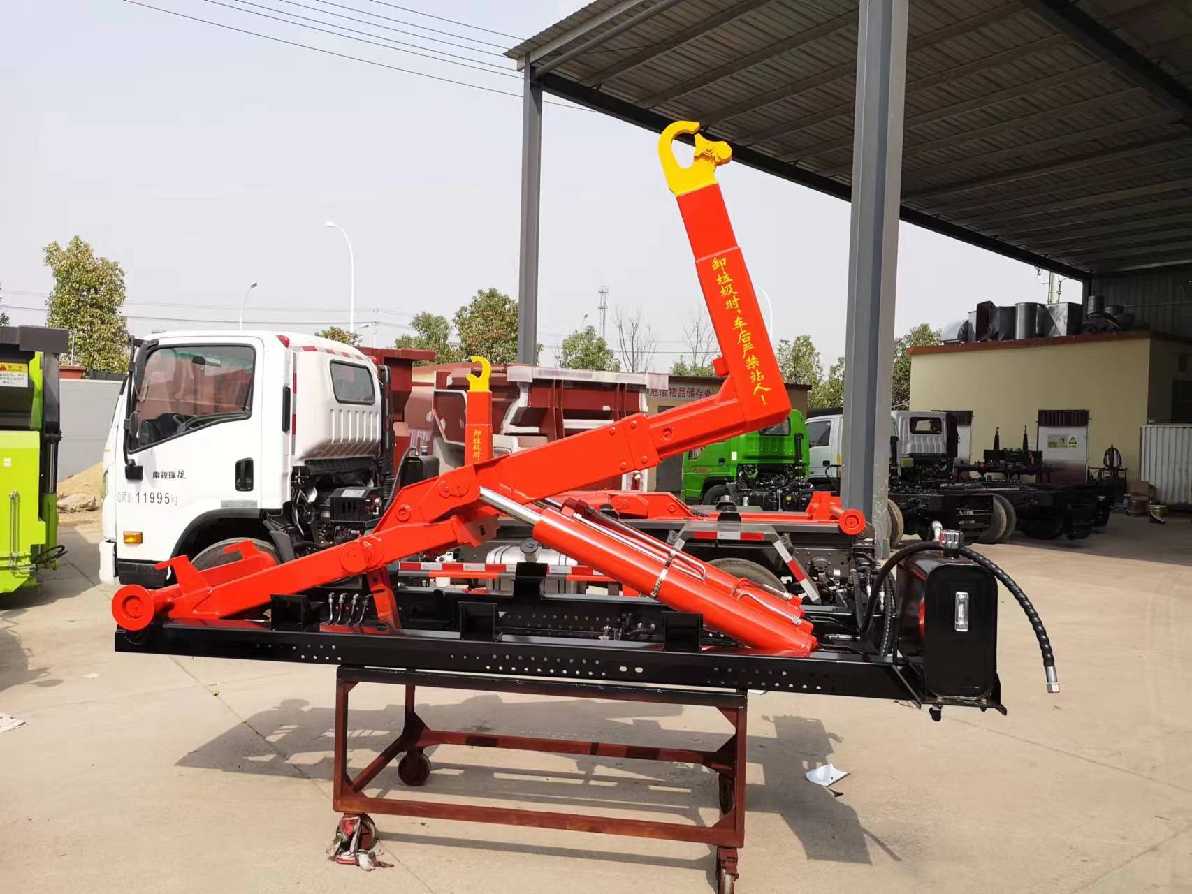 Central Revolutionizes Load Handling with Advanced Hook Lift System